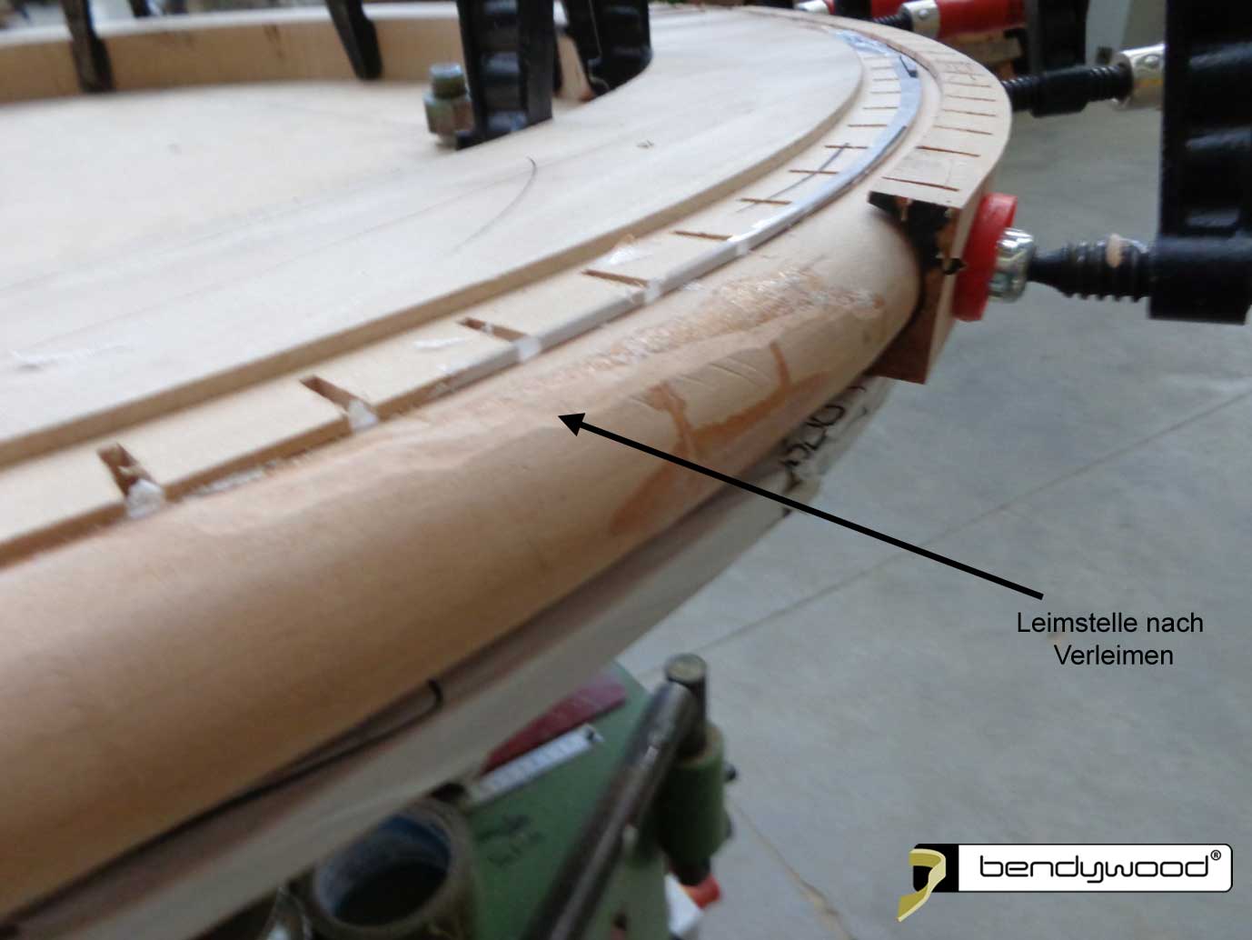 Leimstelle nach dem Verleimen - Hängelampe mit Bendywood®