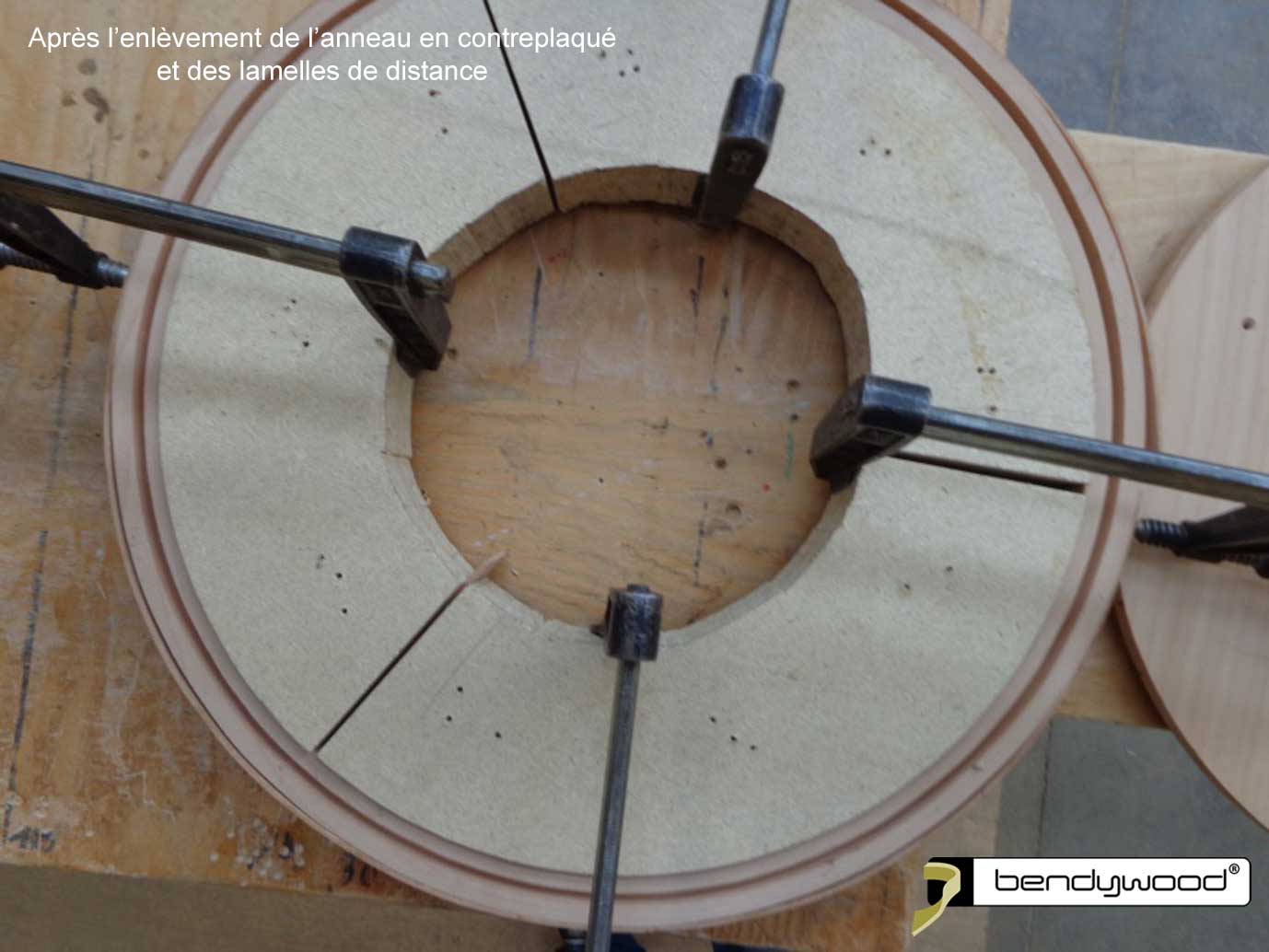 Après enlèvement de l'anneau du gabarit - Lustre Bendywood®