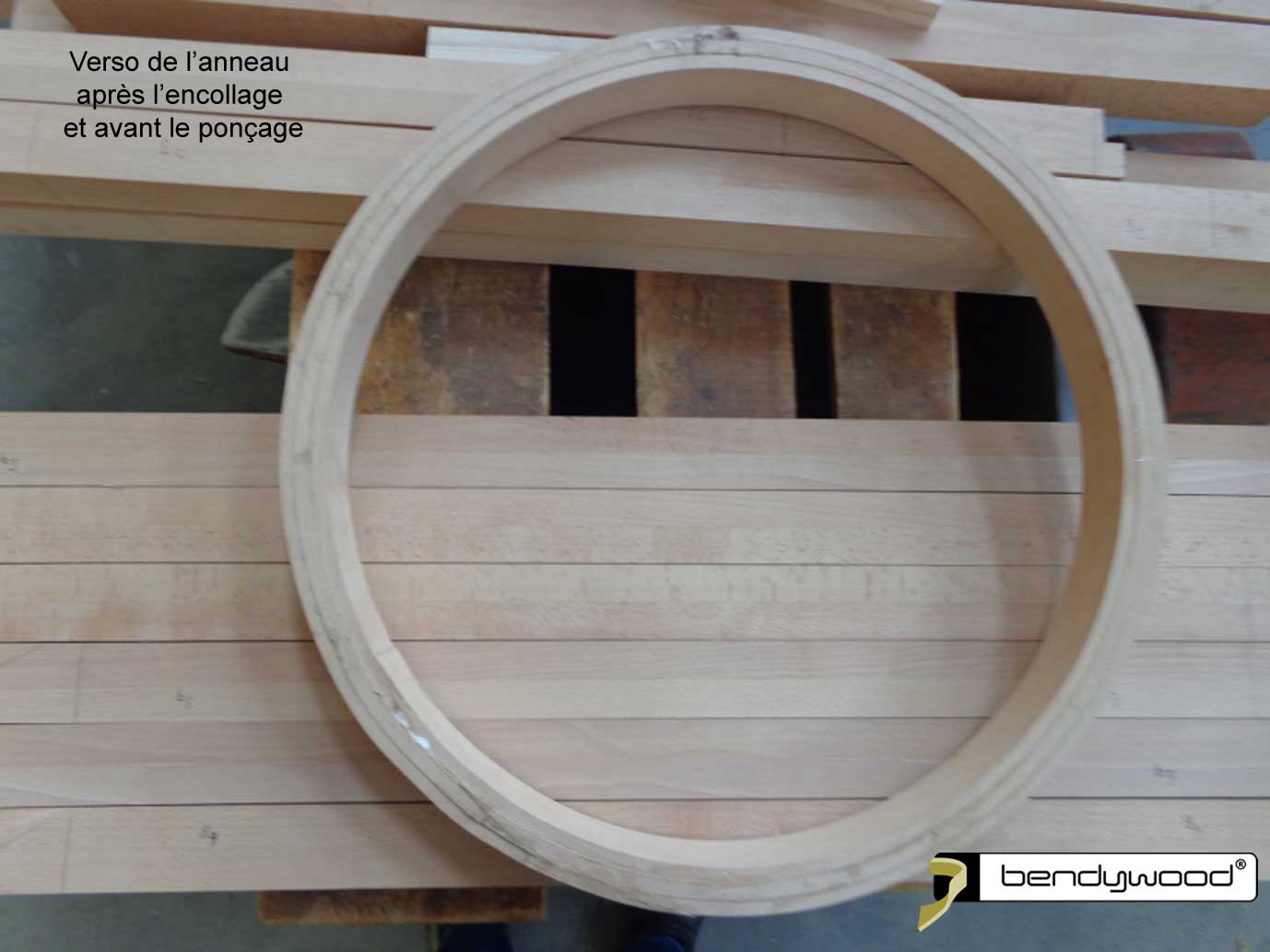 Verso de l'anneau après l'encollage - Lustre Bendywood®