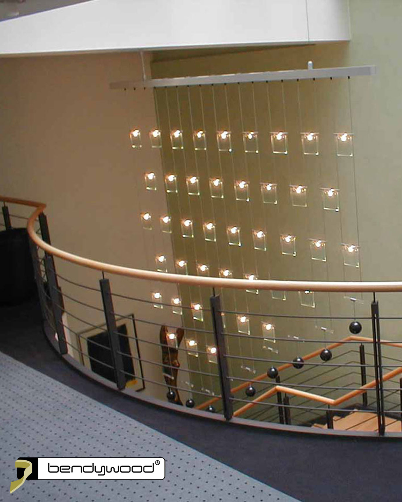Corrimano tondi ø60 mm in faggio Bendywood® per una scala
